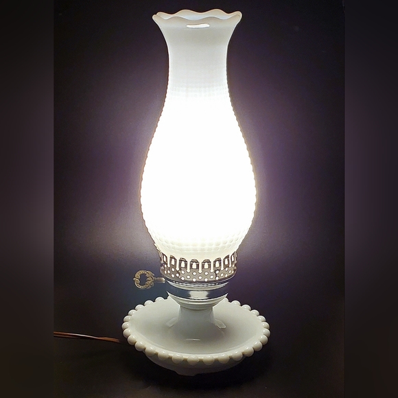Vntg 14" Milk Glass Jewelry Catch Bottom Electric Hurricane Lamp Silvery Trim - Picture 13 of 13